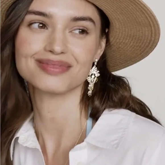 Kendra Scott Leigh Statement Earrings
- Gold NWT - Picture 3 of 6